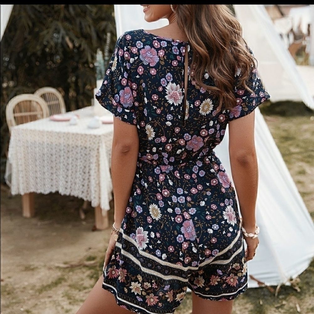 Navy Floral pattern Romper - Picture 8 of 10